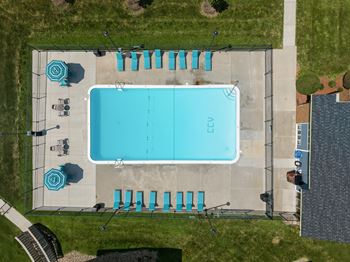 Swimming pool & sun deck